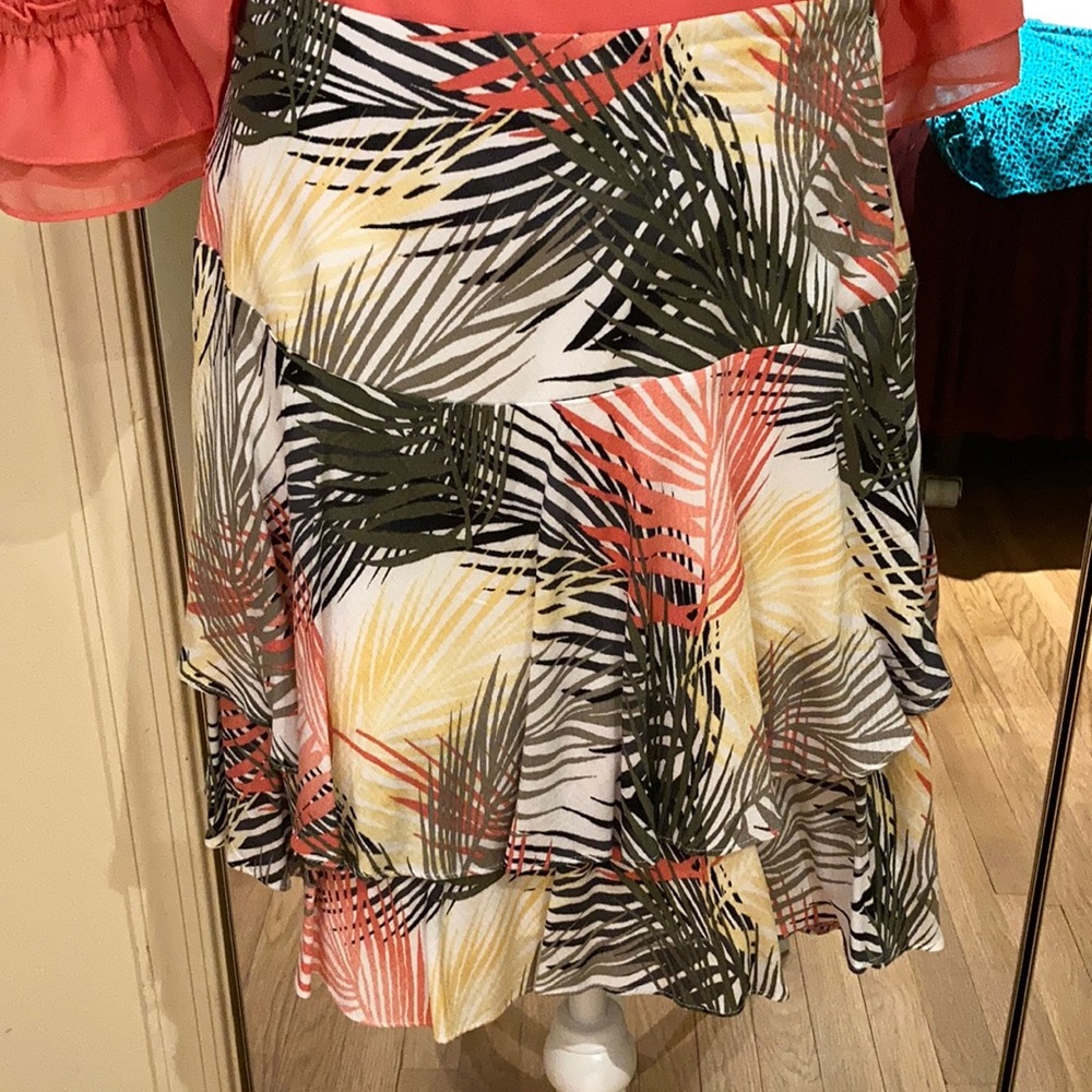 Mult-coloredskirt.